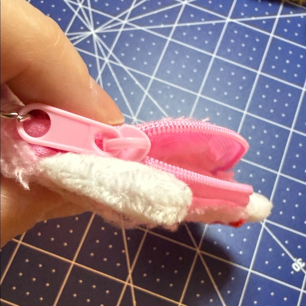 6 Hello Kitty Plush Keychain coin purses - Picture 9 of 10